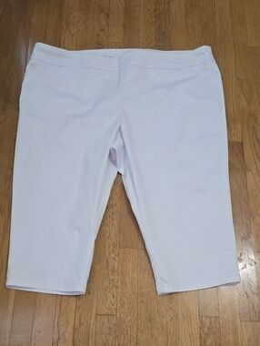 CROFT AND BARROW BRAND WOMENS PLUS SIZE WHITE CAPRI PANTS SIZE 28W